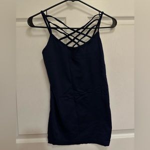 Regular crisscross top.